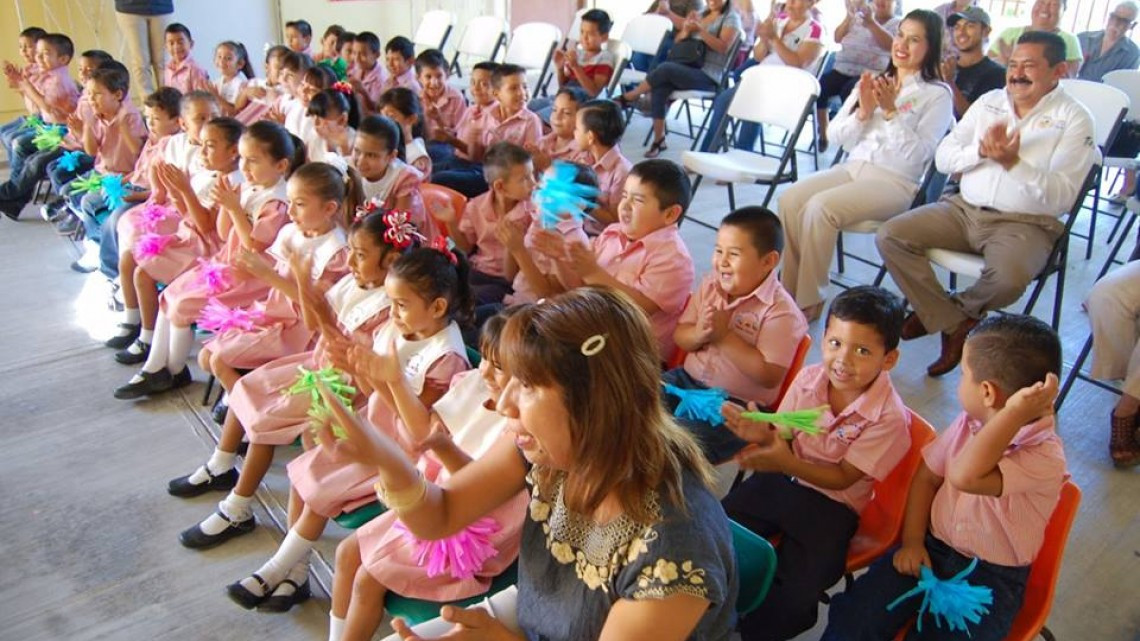Ayuntamiento dona 2 minisplit a Jardín de Niños "Benito Juárez"