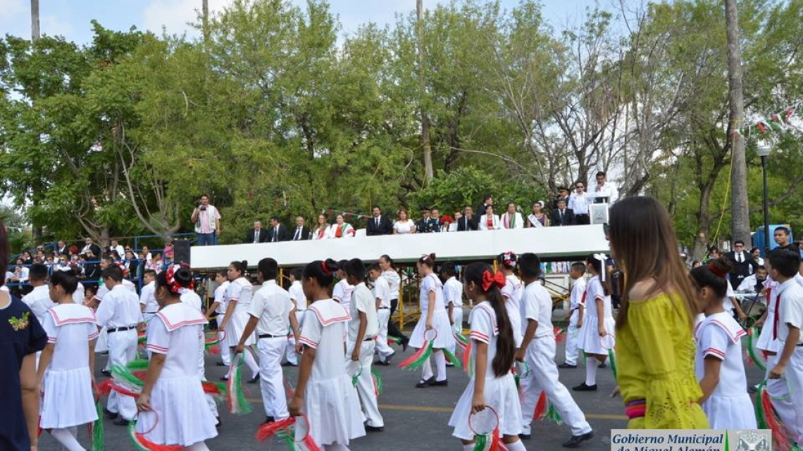 Disfrutan en Miguel Alemán desfile cívico militar de la Independencia de México