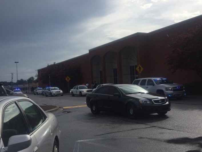 Tiroteo en centro comercial de Carolina del Sur es controlado 