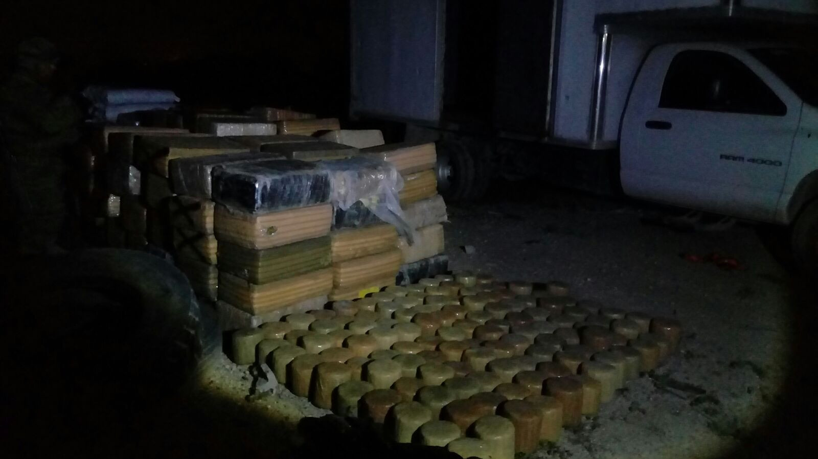 Agentes militares decomisan 3 mil kilos de droga 