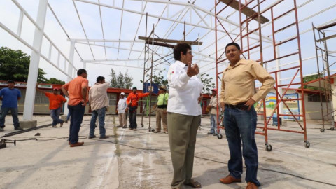 Supervisa alcalde de Tampico avances de techumbre en primaria