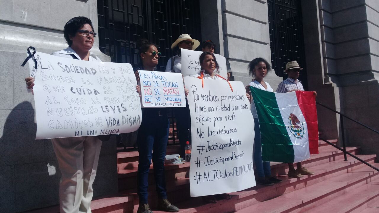 Mujeres marchan exigiendo justicia por Benazir y Aleida