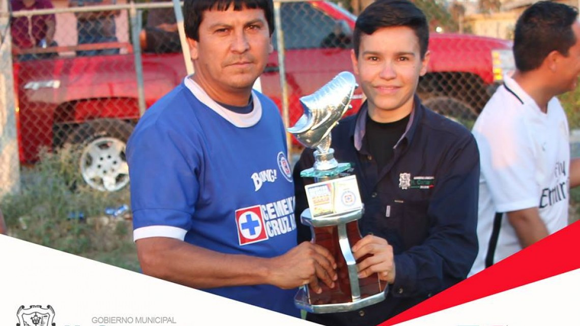 Premian a campeón de liga municipal de Fut 7