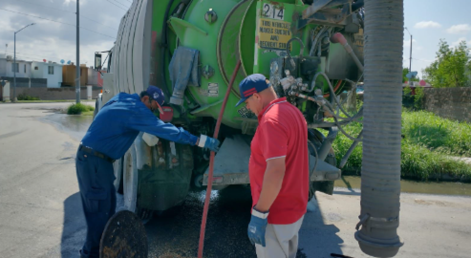 Realiza COMAPA Reynosa saneamiento en líneas de drenaje sanitario 