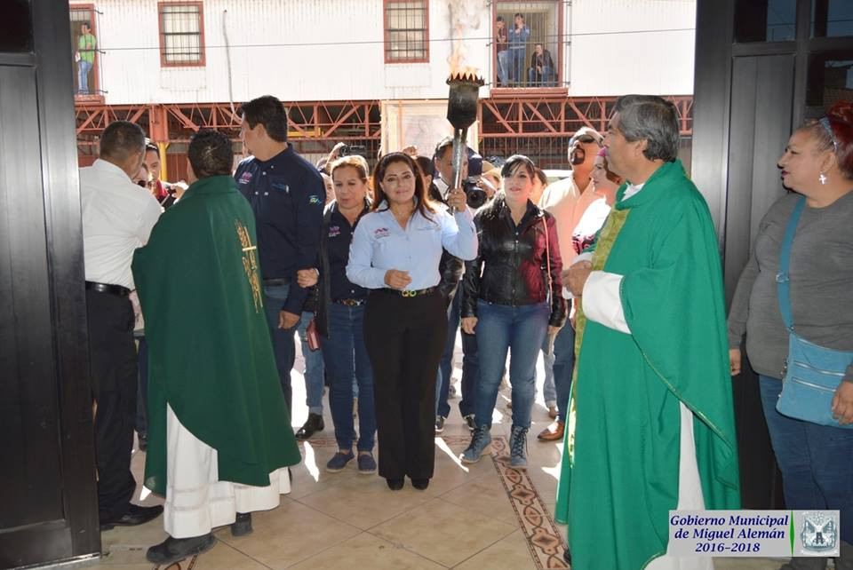 Recibe Rosy Corro la antorcha “Guadalupana”