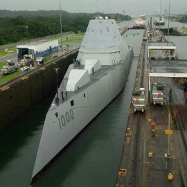 Atraviesan submarinos nucleares de EU el Canal de Panamá