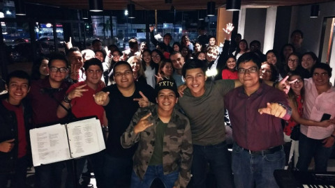 TÉ PARA TRES, celebra al AMOR en hermosa velada