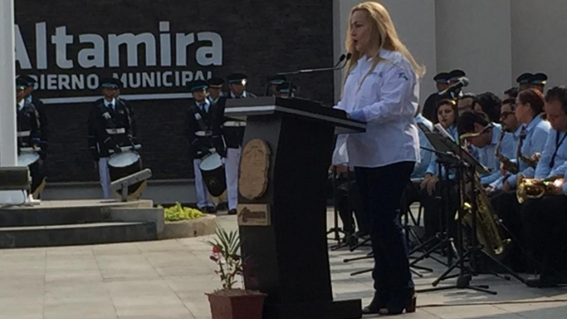 Conmemoran el aniversario de la promulgación de la Constitución Política Mexicana.