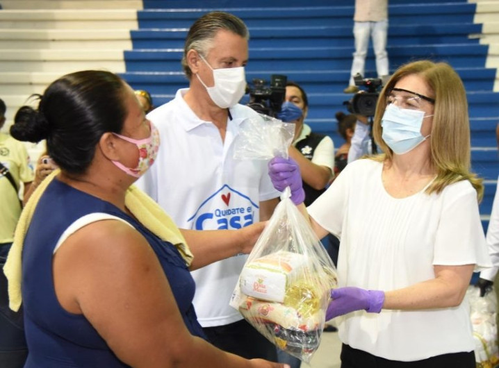 Comerciantes afectados por la pandemia agradecen apoyo alimentario de Chucho Nader