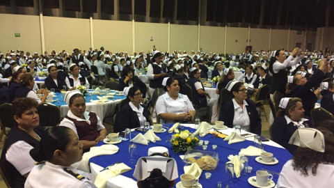 Regularizarán a enfermeras y enfermeros de contrato para aumentarle su salario