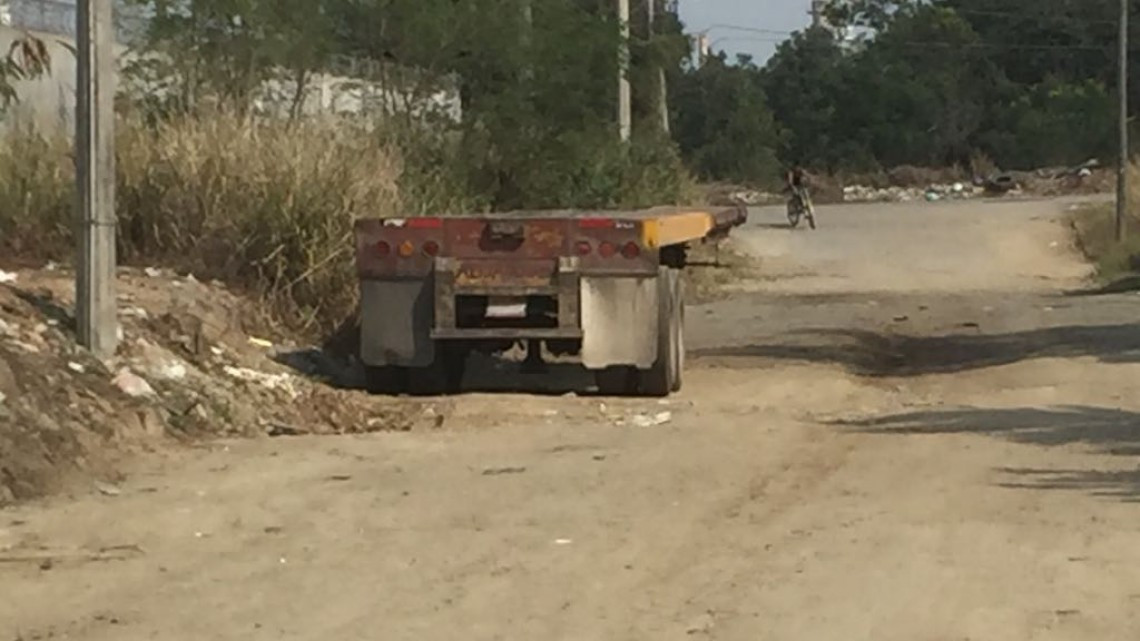 Piden regulen paso de camiones pesados en colonias y fraccionamientos