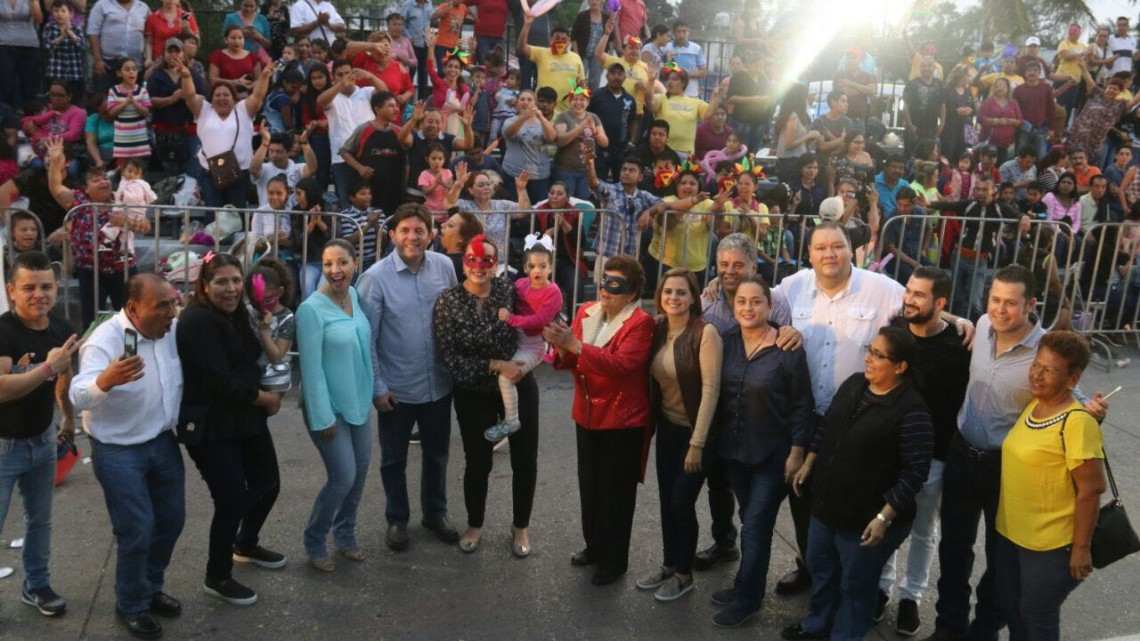Rotundo éxito el primer desfile del Carnaval Tampico 2018