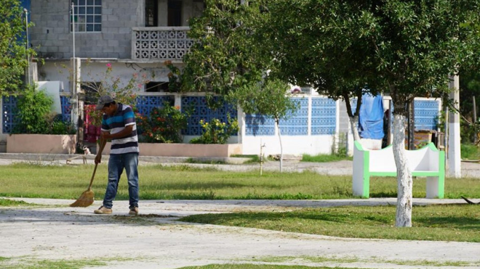 Cuadrilla de limpieza realiza trabajos en Col. Nuevo León
