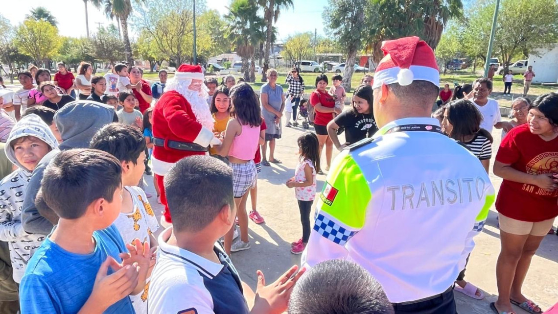 Cambian las multas por sonrisas, Tránsito entrega juguetes en colonias vulnerables