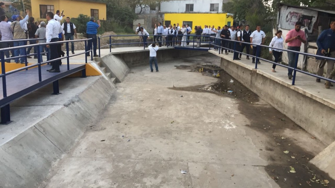 Entrega Gobernador en la Revolución Verde un dren pluvial