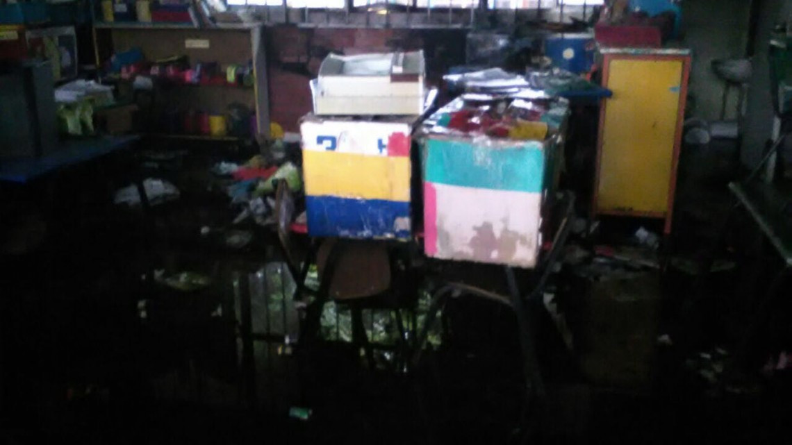 Vándalos prenden fuego a salón de clases de un kinder en la Borreguera
