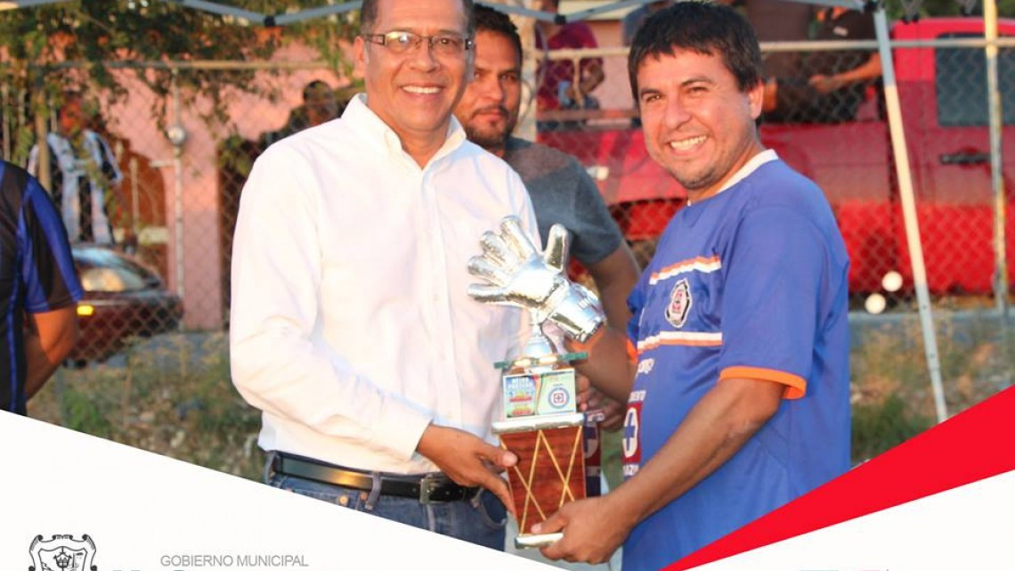 Premian a campeón de liga municipal de Fut 7