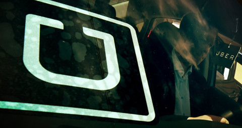 Acusan a conductor de Uber por violar a menor