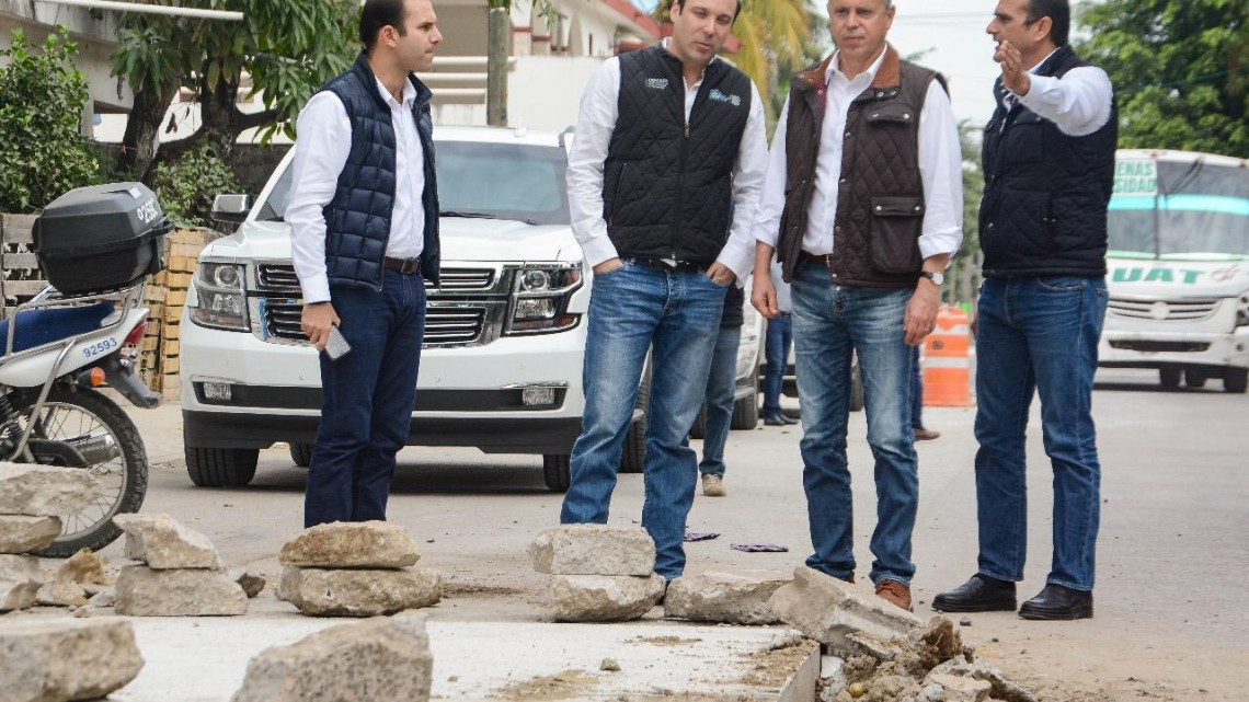 Supervisa Chucho Nader avances en obras de reposición de pavimento