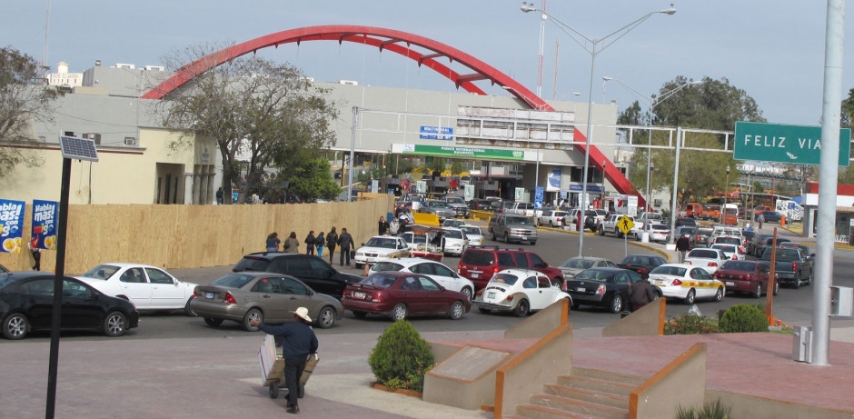 Largas filas en puente internacional de Matamoros por venta sin impuestos