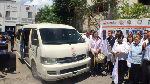 Fundación Fleishman dona camioneta van a DIF Tampico