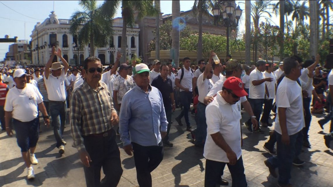 Con desfile conmemoran el "Día del Trabajo"