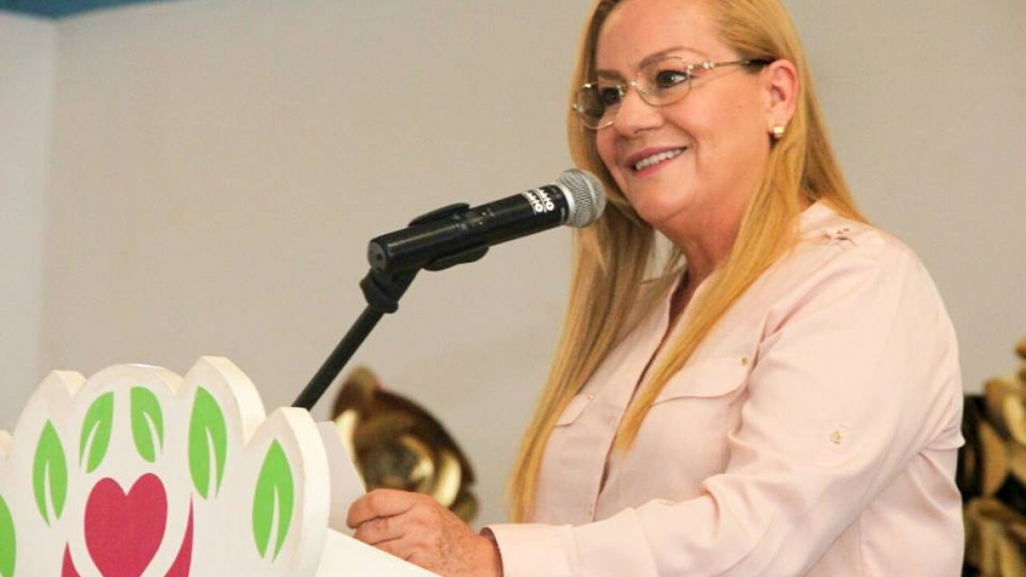 Realizan "Entrega de actas de matrimonios colectivos”
