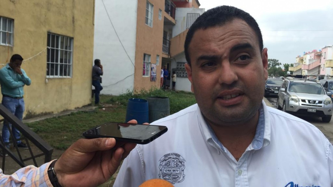 Tránsitos obligan a los automovilistas a respetar señalamientos viales