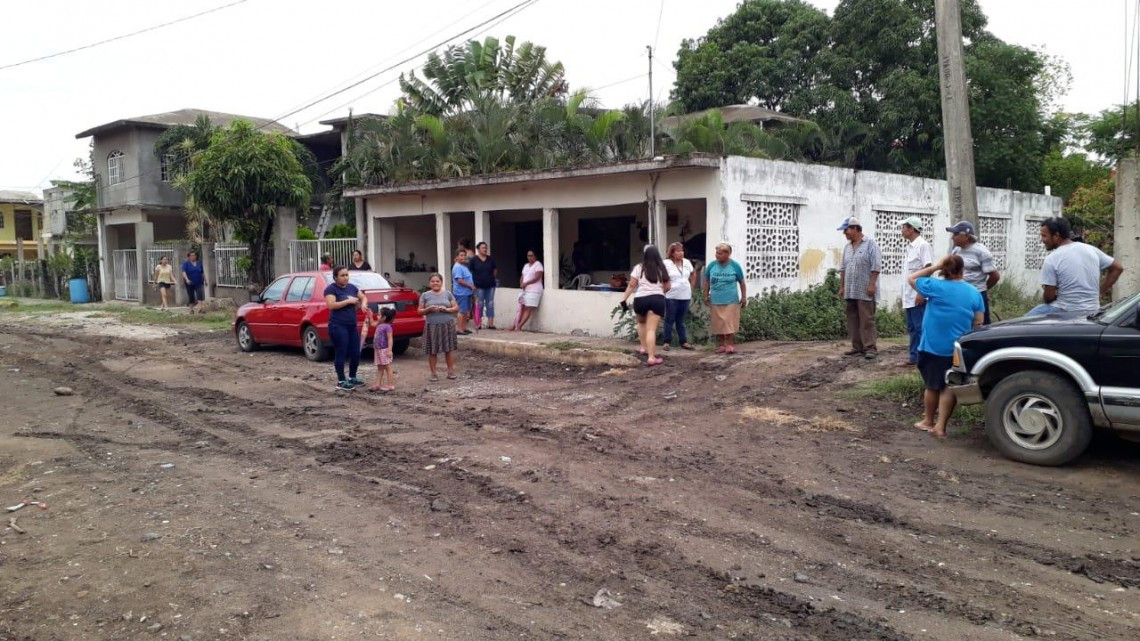Siguen problemas en suministro de energía eléctrica en populosa colonia