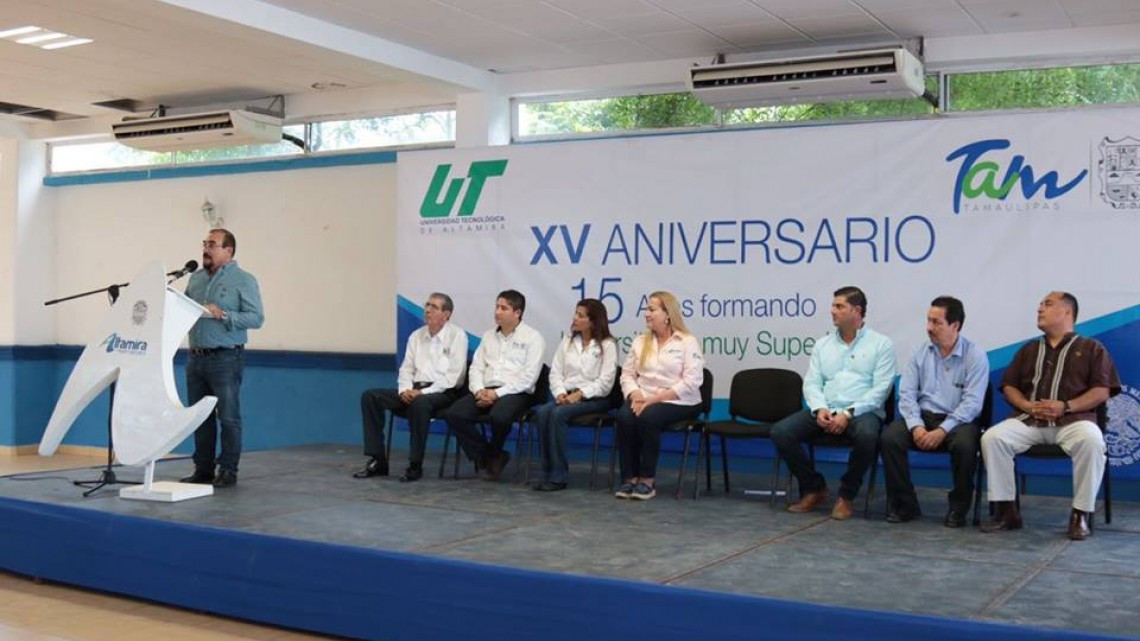 Alcalde acude a ceremonia de aniversario de la Universidad Tecnológica