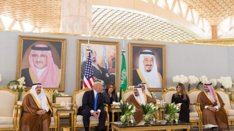 Trump llega a Arabia Saudí en su primera gira internacional