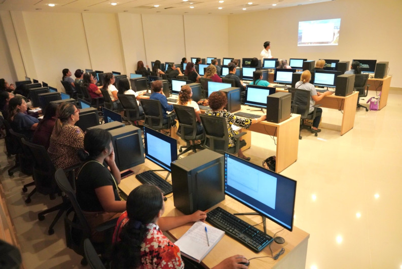 Por la alta demanda abren dos cursos de computación para mujeres en la Infoteca