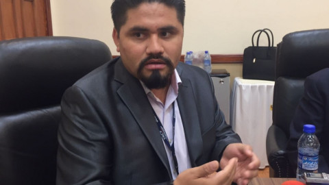 Aduana decomisa autos chocolates en Matamoros