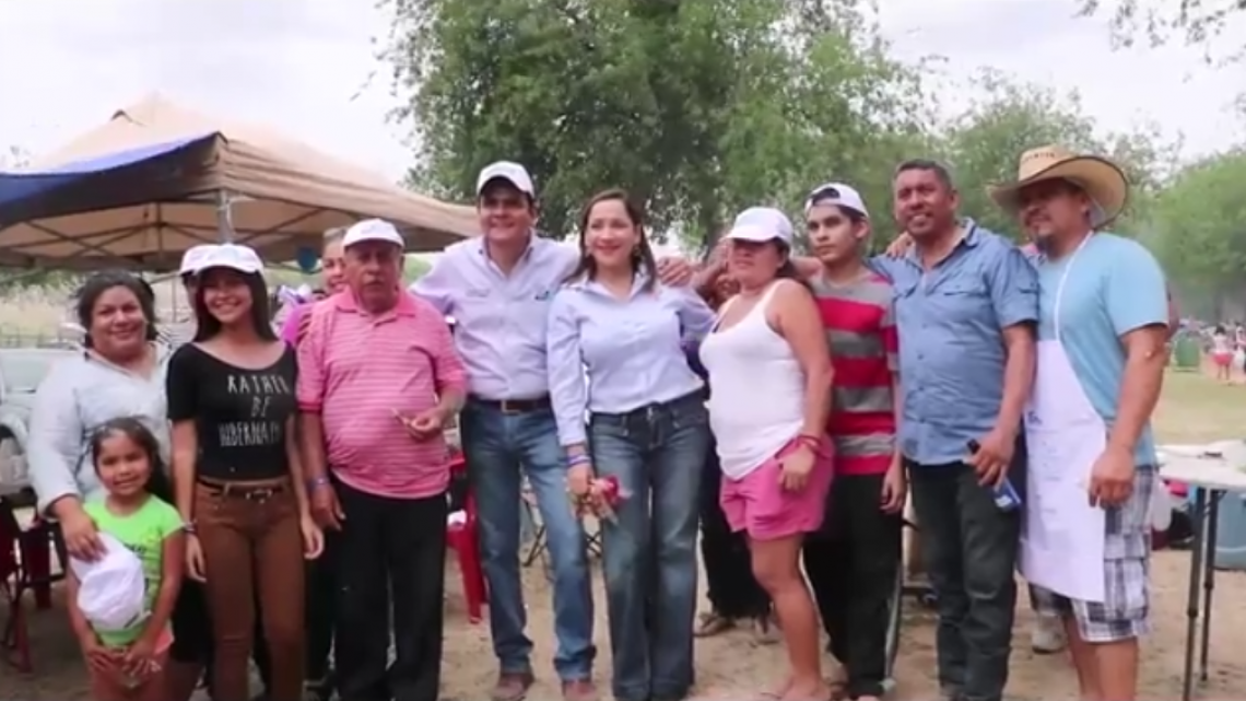 Alcalde de Nuevo Laredo celebra con familia domingo de pascua