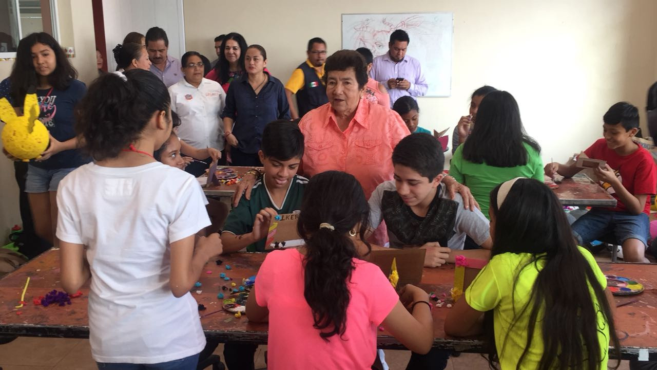 Alcaldesa visita campamento de verano en IRBA