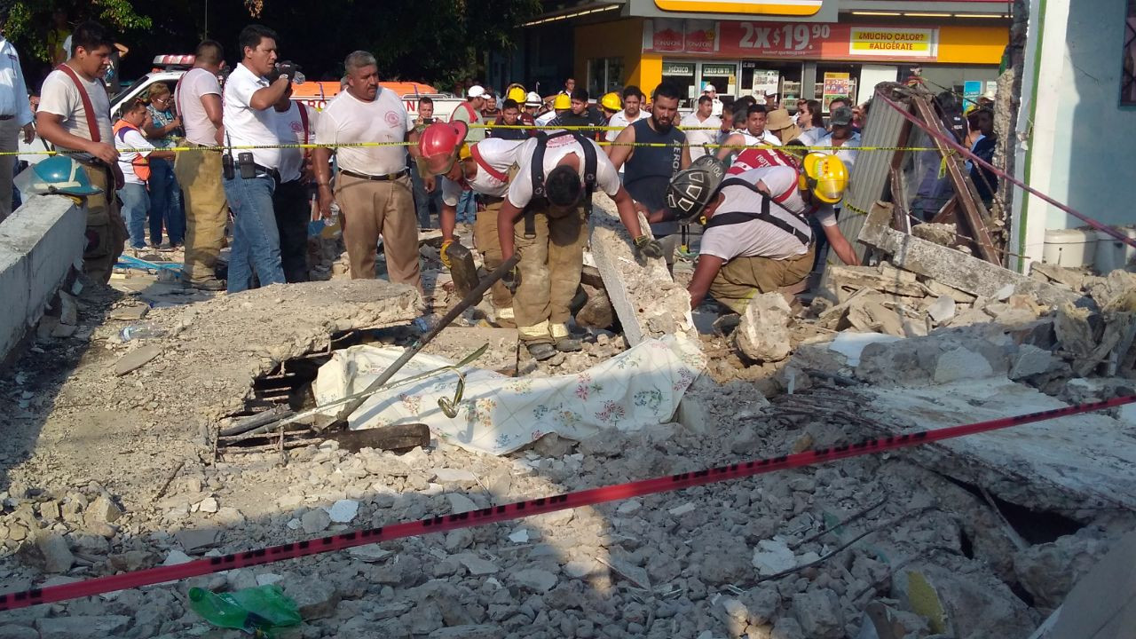 Caída de losa deja una persona muerta 