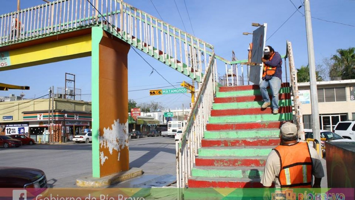 Rehabilitan puente peatonal de calle Francisco I. Madero