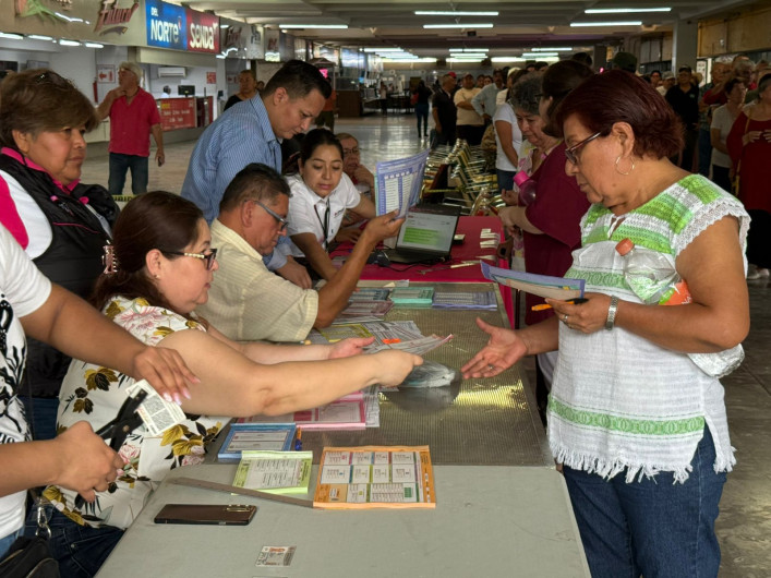 Inicia votación en casilla especial con una hora de retraso