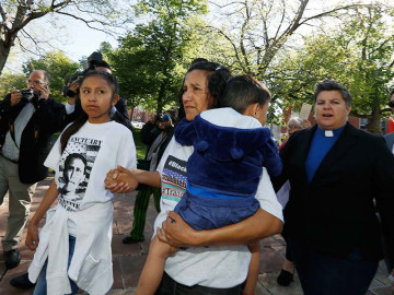 ICE aplaza por casi un año permanencia de Vizguerra en EU