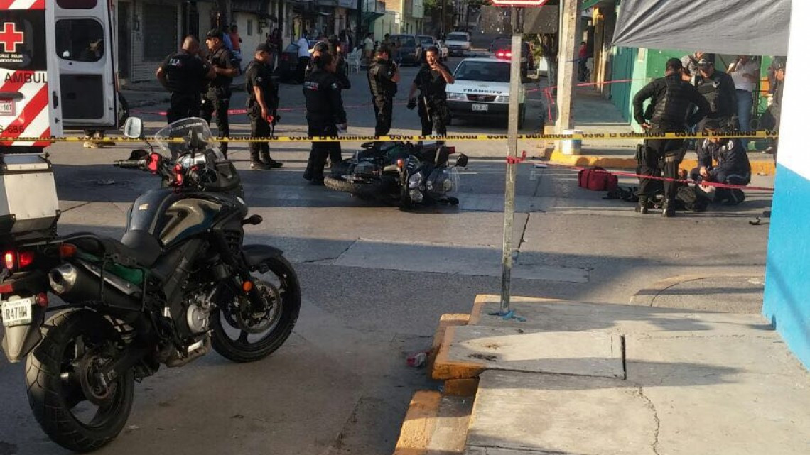 Chocan policías cuando iban detrás de ladrones