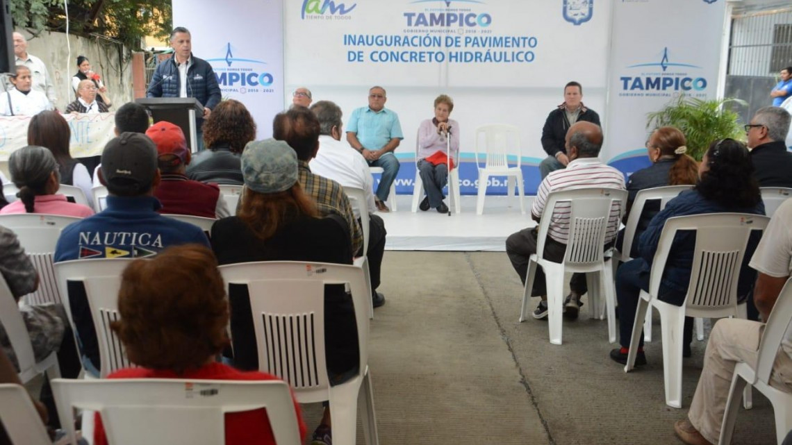 Entrega Chucho Nader otra calle pavimentada