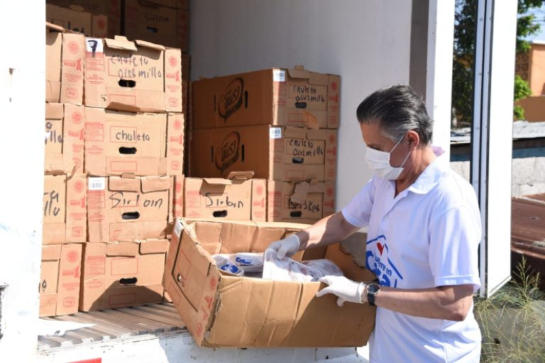 Inicia Chucho Nader distribución de carne entre las familias afectadas por la pandemia