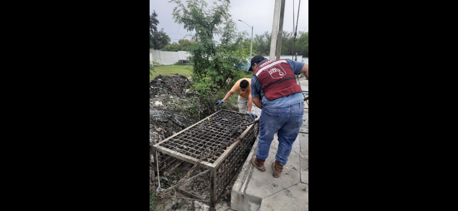 Trabaja COMAPA de Reynosa en mantenimiento a canastilla de la EBAR 4