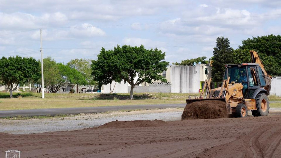 Dan mantenimiento al Polideportivo Municipal