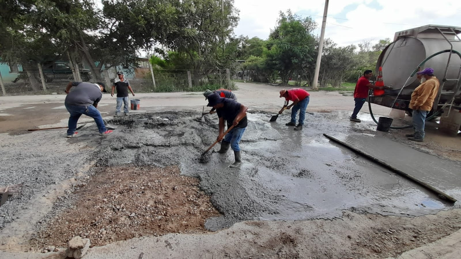 Rehabilitan avenida Las Flores en la villa