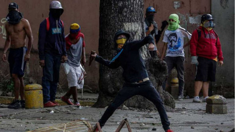 Al menos dos muertos en huelga general de Venezuela
