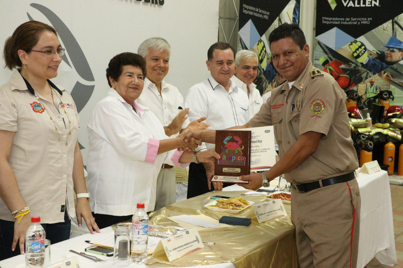 Anuncia Magdalena Peraza incremento salarial para bomberos de Tampico