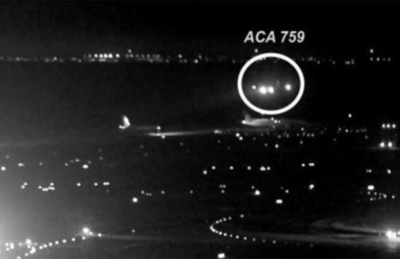 Rozan alas de aviones en Toronto