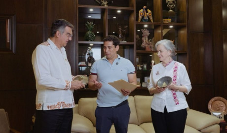 Reciben Américo y María piezas bendecidas por el Vaticano para la Virgen monumental de El Chorrito