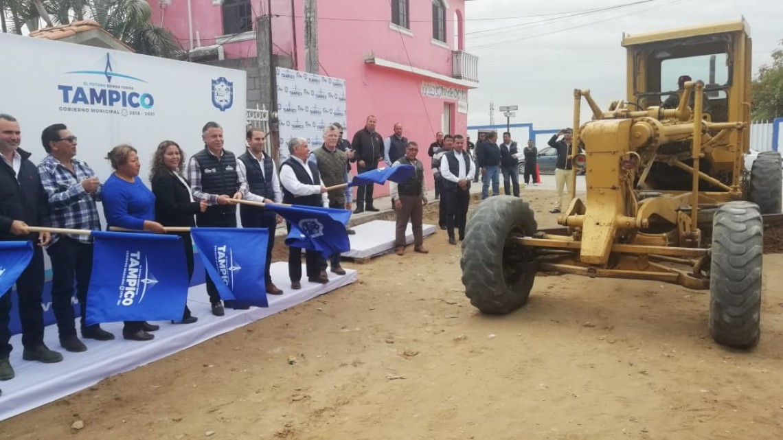 Inicia Chucho Nader nueva obra de pavimentación en la Borreguera